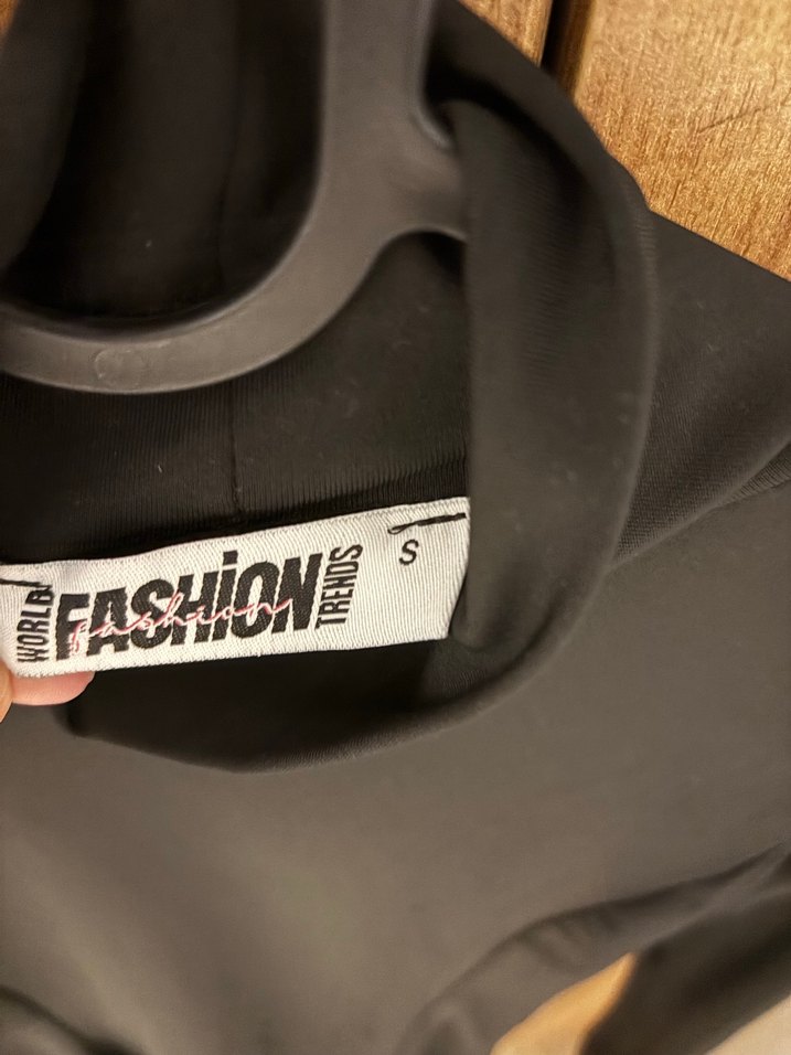 siyah uzun kollu parmak geçirmeli elbise - Görsel 2