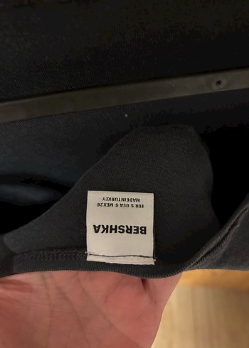 Siyah Kısa Kollu Kiraz Baskılı Crop Top - Görsel 3