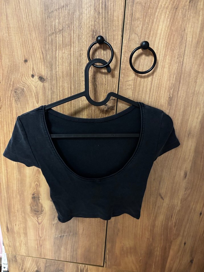 Siyah Kısa Kollu Kiraz Baskılı Crop Top - Görsel 2