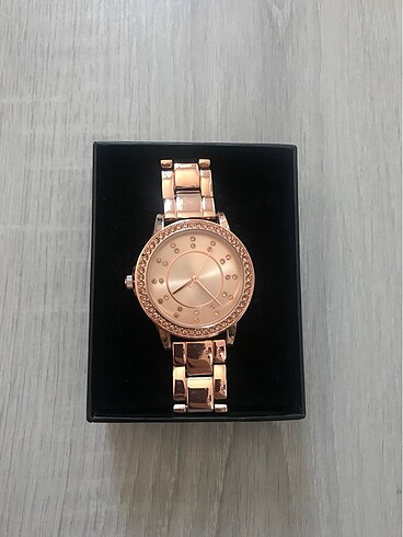 rose gold taş işlemeli metal kordonlu kullanılmamış saat