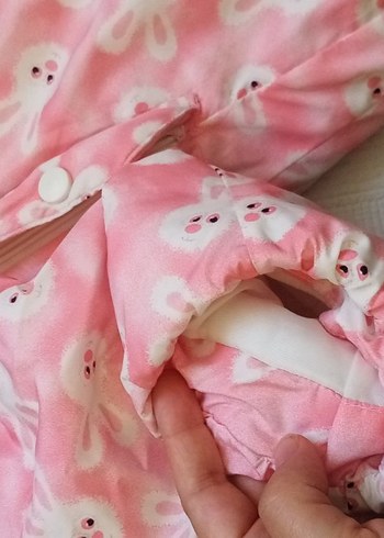 Düğmeli Pembe Tavşan Desenli Bebek Tulumu - Görsel 5