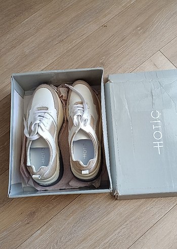 beyaz Sneakers