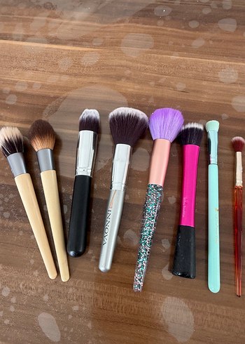 Real Techniques Pastel Renkli Çoklu Makyaj Fırça Seti