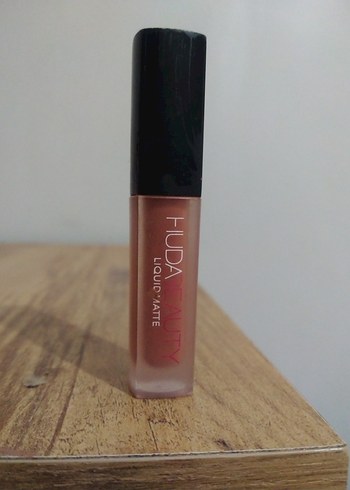 Huda Beauty Sıvı Mat Ruj - Bej