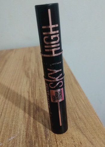 Beden Maybelline Shiny Bej Maskara