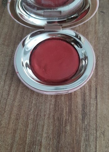 Beden Rare Beauty Pastel Bej Allık