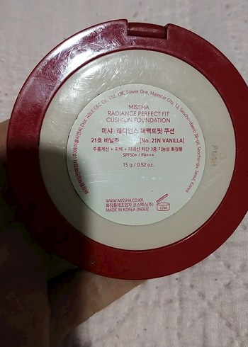 Beden RADIANCE Kırmızı Işıltılı Fondöten