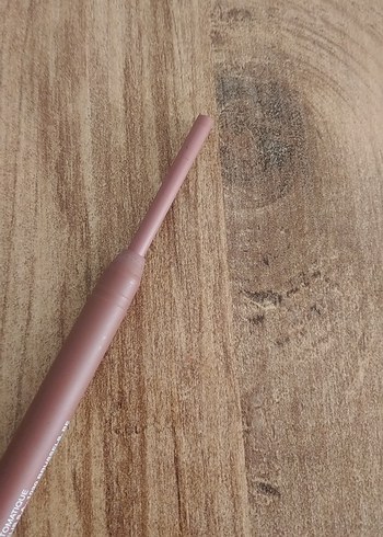 Huda Beauty Huda Beauty Pembe Tonlu Dudak Kalemi