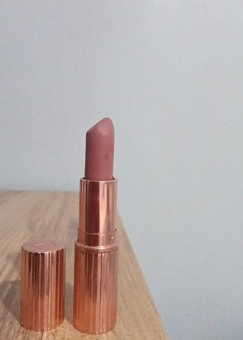 Diğer Charlotte tilbury