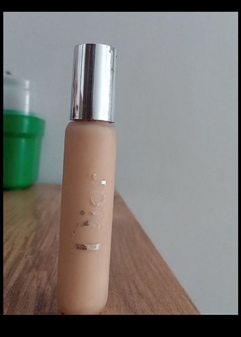 Bej Parlak Kapatıcı