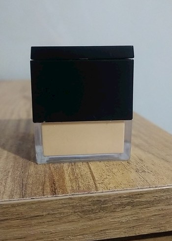 HUDA BEAUTY Siyah Pudra - Görsel 2