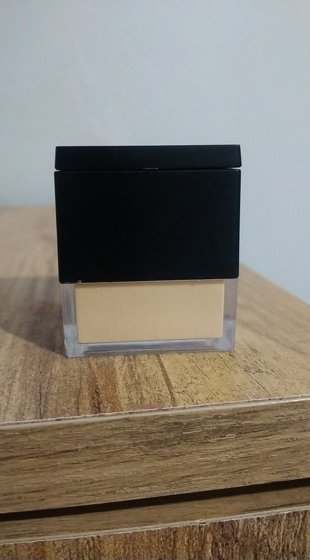 HUDA BEAUTY Siyah Pudra - Görsel 2