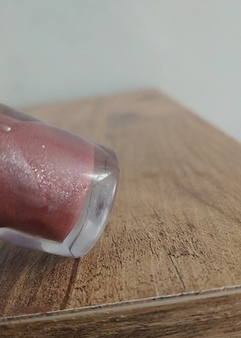 Bej Parlak Dudak Parlatıcısı - Görsel 2