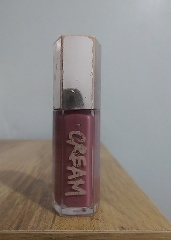 Fenty Beauty Bomb Dudak Parlatıcısı - Muff Waves 01 - Görsel 2