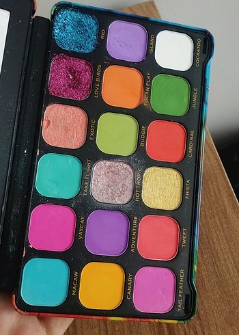 Revolution Beauty Bird Of Paradise Far Paleti - Görsel 4