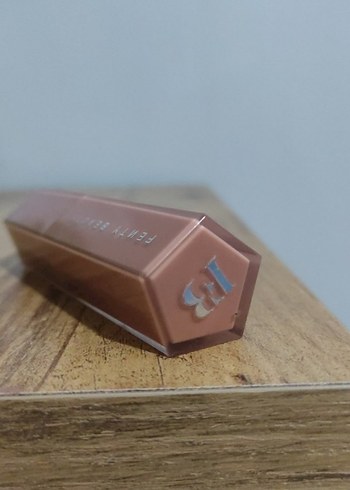 Fenty Beauty Fenty Beauty Bej Dudak Parlatıcısı