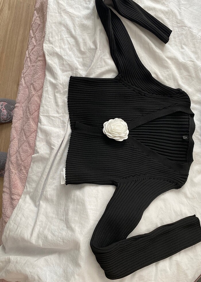 gül detaylı crop hırka - Görsel 2