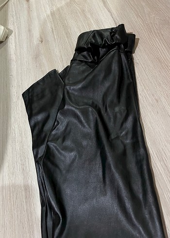 l Beden Fermuarlı Siyah deri tayt