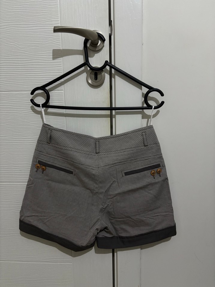 Gri Düğmeli Mini Kadın Şort - Görsel 2