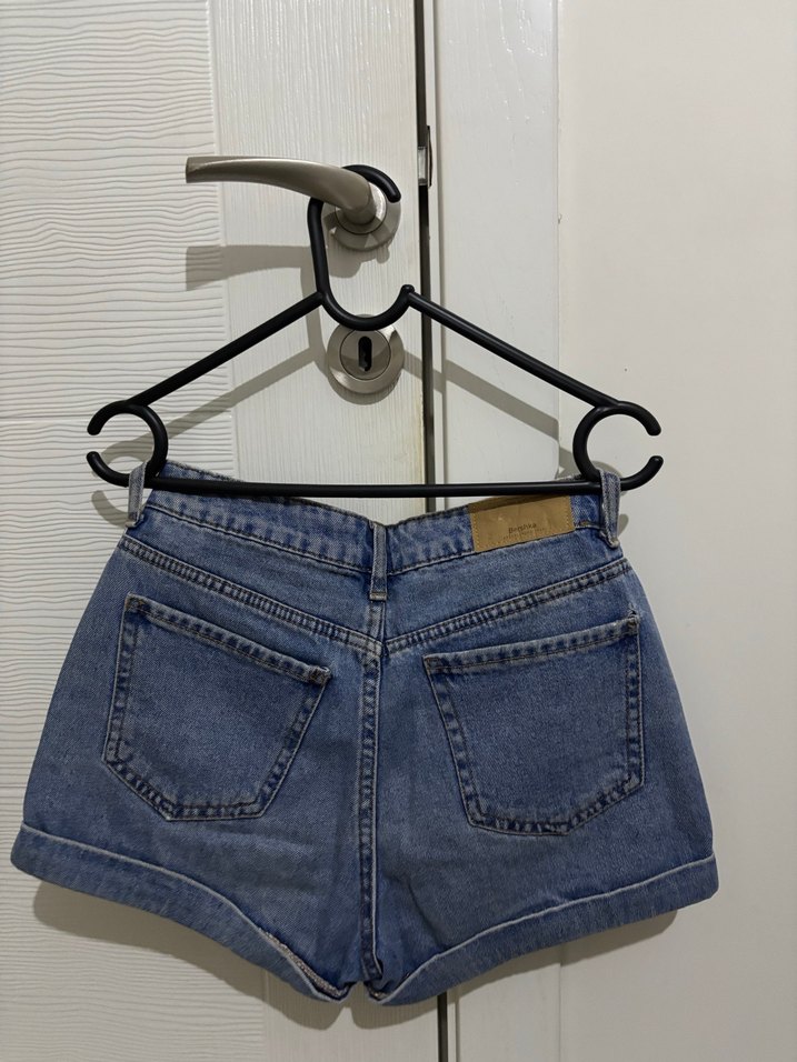 Kadın Mavi Kemerli Mini Denim Şort - Görsel 2