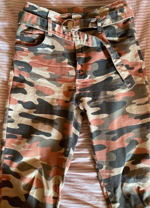 BERSHKA PANTOLON ÜRÜN BİR KEZ GİYİLMİŞTİR