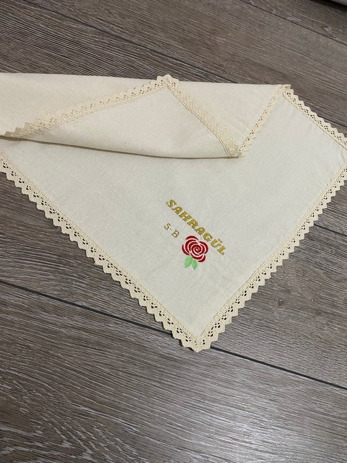 Nakışlı Beyaz Masa Örtüsü - Görsel 2