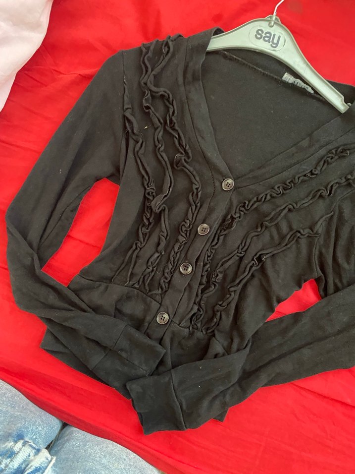 Siyah Kadın Fırfırlı V Yaka Hırka - Görsel 2