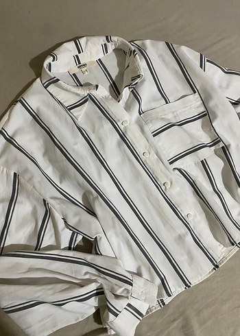 Düğmeli Gri Çizgili Kadın Gömlek - Görsel 5