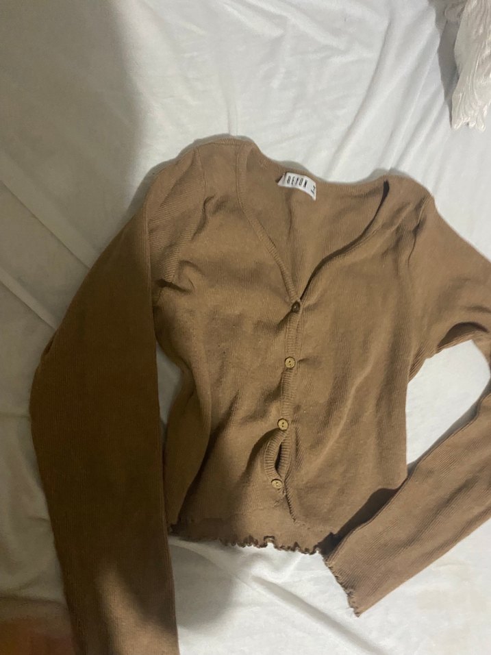 Bej V Yakalı Düğmeli Kadın Triko - Görsel 3