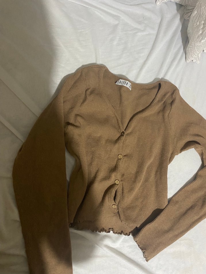Bej V Yakalı Düğmeli Kadın Triko - Görsel 4