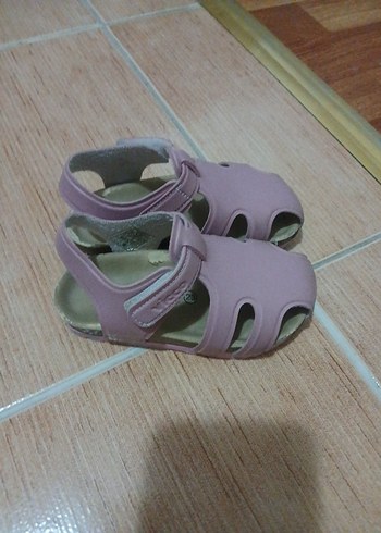 23 Beden Kız Çocuk Pembe Tokalı Sandalet