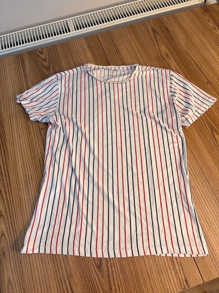 Erkek  Beyaz Çizgili V Yaka Gömlek - Görsel 2