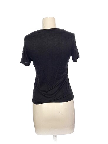 m Beden PreLoved T-shirt %70 İndirimli.