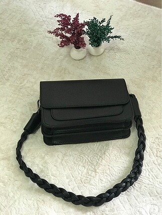 Siyah örgü askılı çanta