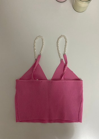 Bershka Taşlı askılı pembe crop