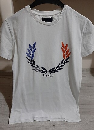 Beyaz Fred Perry t-shirt