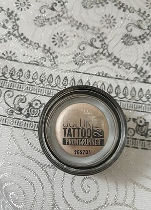 maybelline color tattoo 210 front runner rengi (ışıltılı şampany