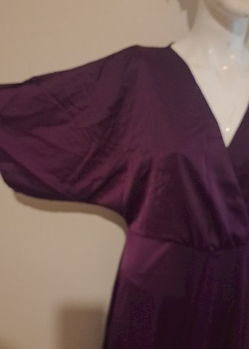 Mor V Yaka Uzun Saten Elbise - Görsel 3