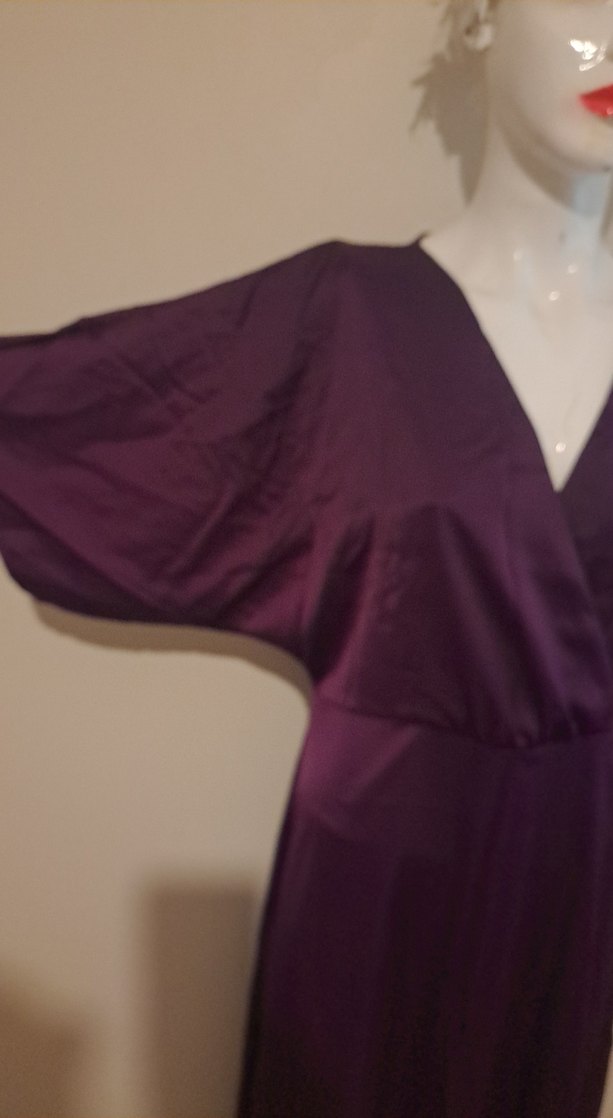 Mor V Yaka Uzun Saten Elbise - Görsel 3