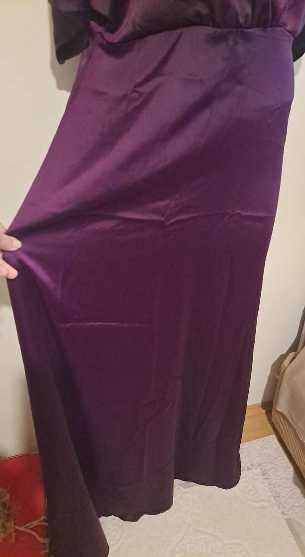 Mor V Yaka Uzun Saten Elbise - Görsel 4