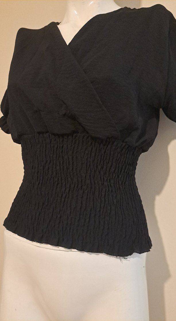 Siyah V Yaka Pilili Kısa Kollu Bluz - Görsel 2