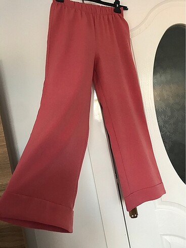 Pembe pantolon