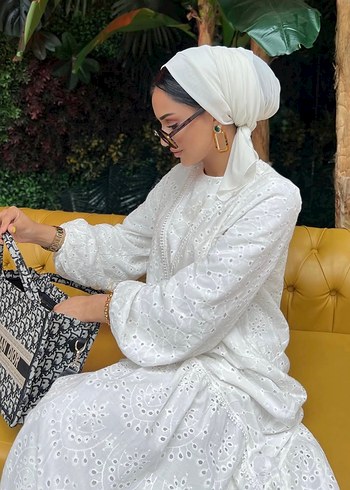 Dantel Detaylı Beyaz Uzun Salaş Elbise - Görsel 5