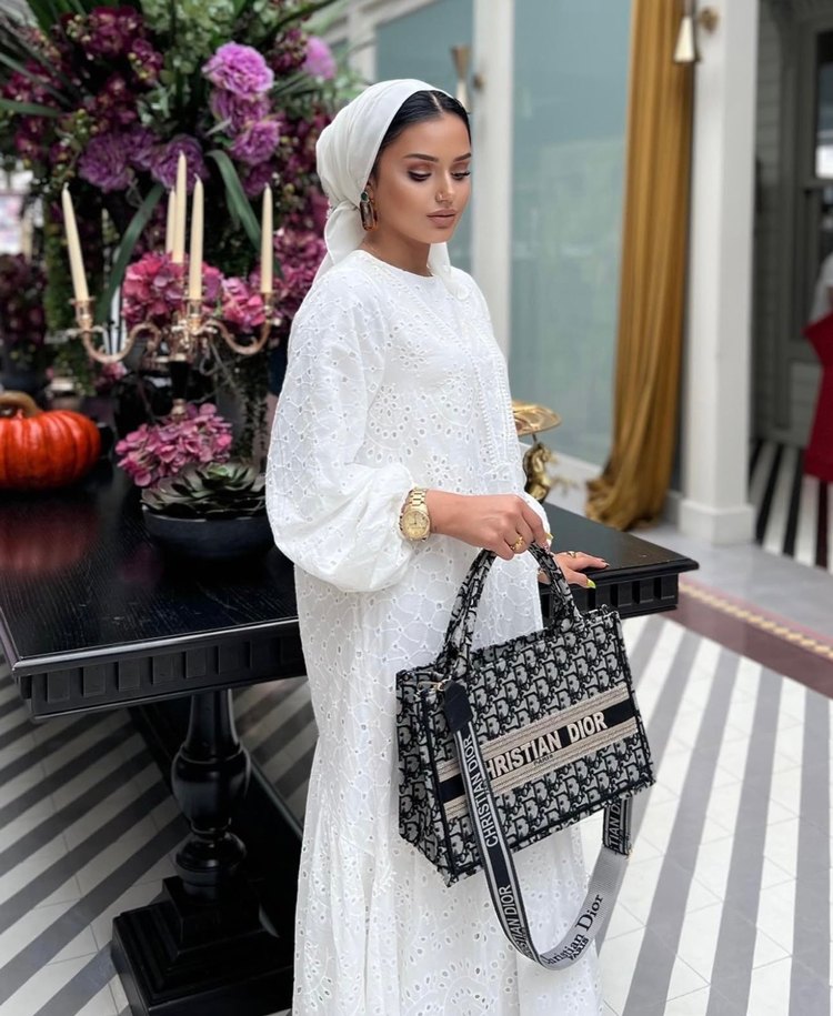 Dantel Detaylı Beyaz Uzun Salaş Elbise - Görsel 3