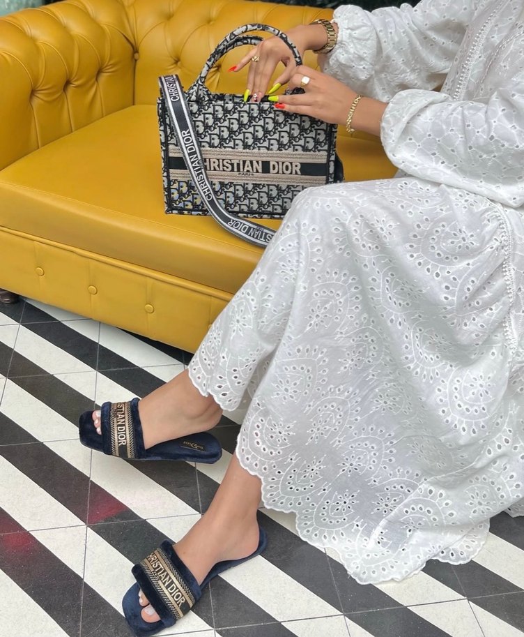 Dantel Detaylı Beyaz Uzun Salaş Elbise - Görsel 4