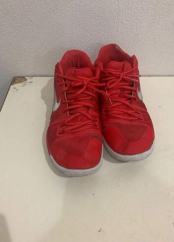 44 Beden kırmızı Renk Nike Kyrie 3 Basketbol Ayakkabısı 