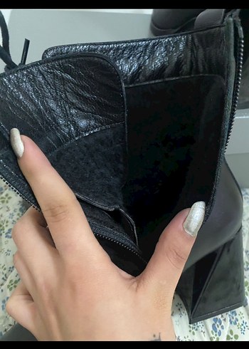 Siyah Deri Bağcıklı Blok Topuklu Kadın Bot - Görsel 3