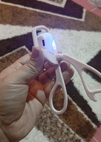 Yeşil Işıklı Kirpik Kıvırıcı - Görsel 2