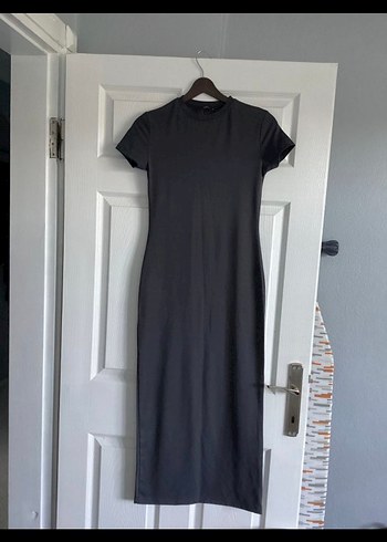 Siyah, kısa kollu, uzun, sade kadın elbisesi - Görsel 2