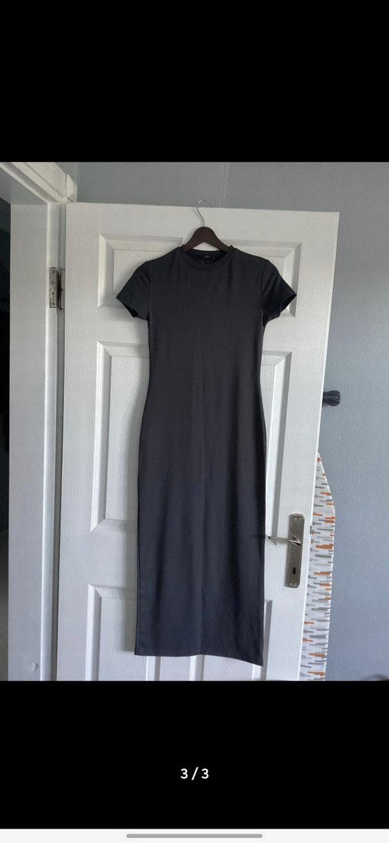 Siyah, kısa kollu, uzun, sade kadın elbisesi - Görsel 2